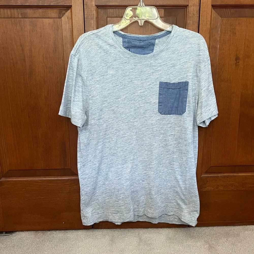 Banana Republic Light Gray/Blue Tee with Blue Pocket